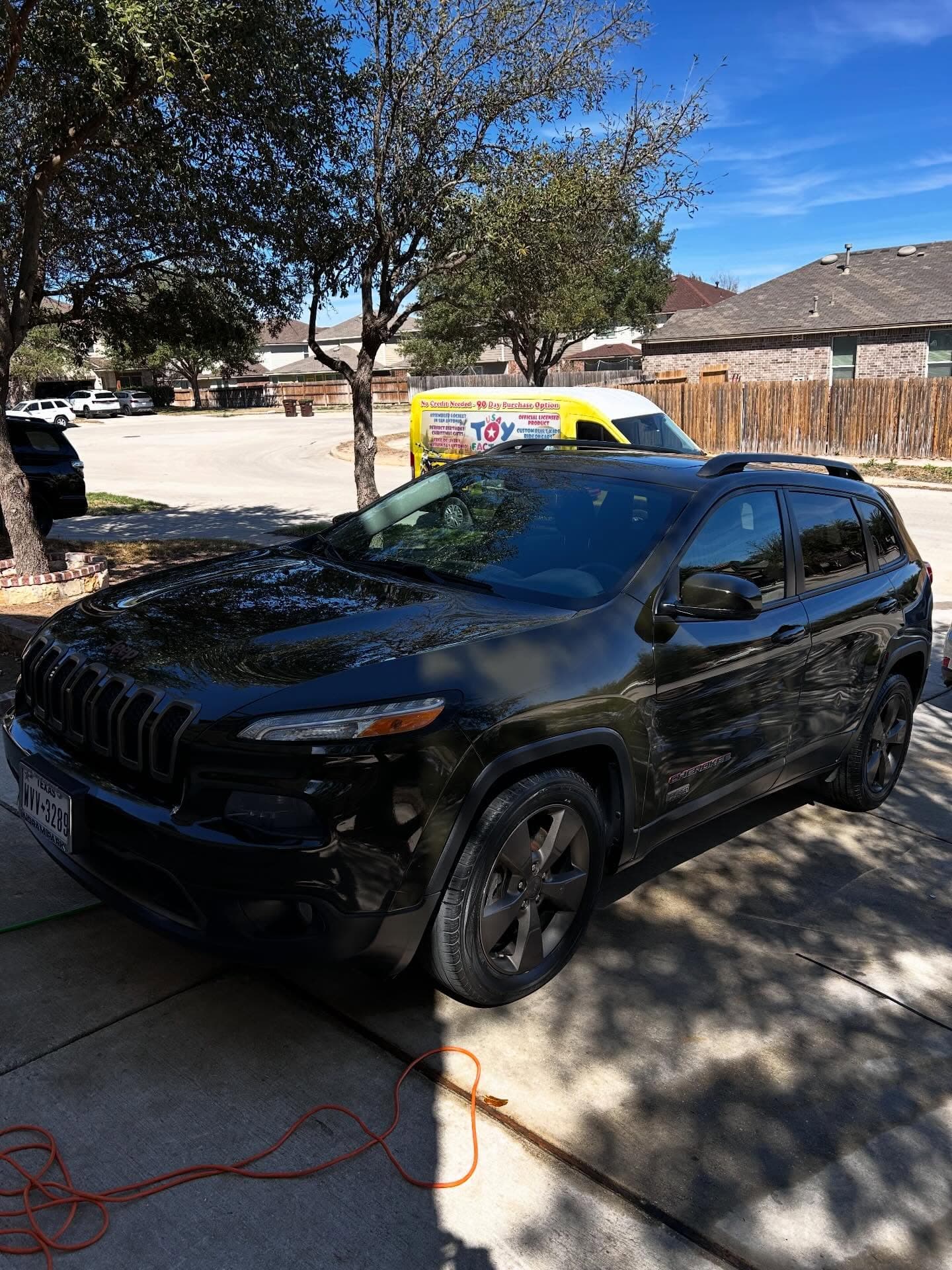 Dark Jeep Cherokee with reflective paint